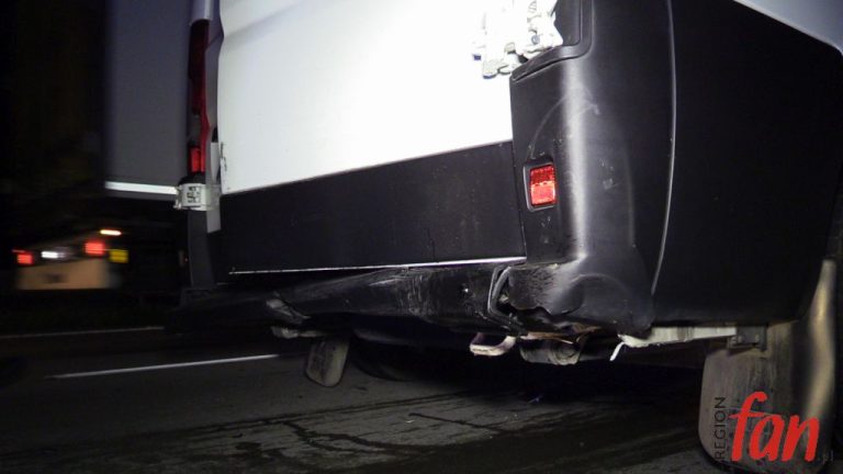 Uderzył w bariery i dachował na A4. Był kompletnie pijany (FOTO)
