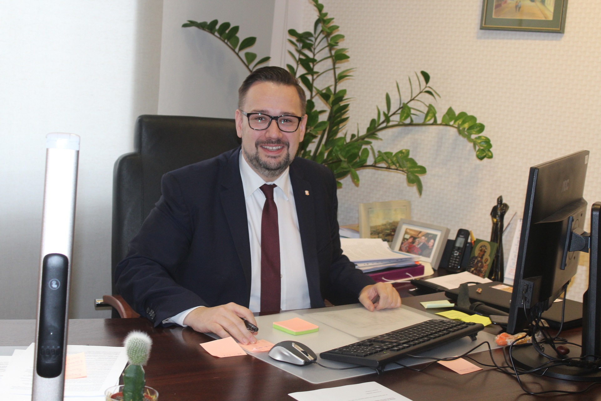 Burmistrz Polkowic odstąpi na dzień fotel. Wicestarosta umyje auto