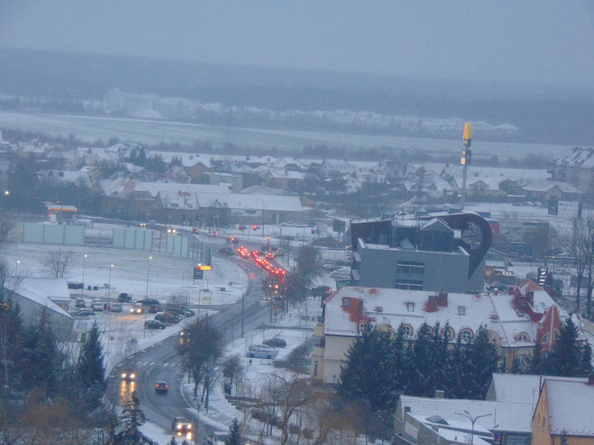 Aut w powiecie polkowickim przybywa. A co z parkingami?
