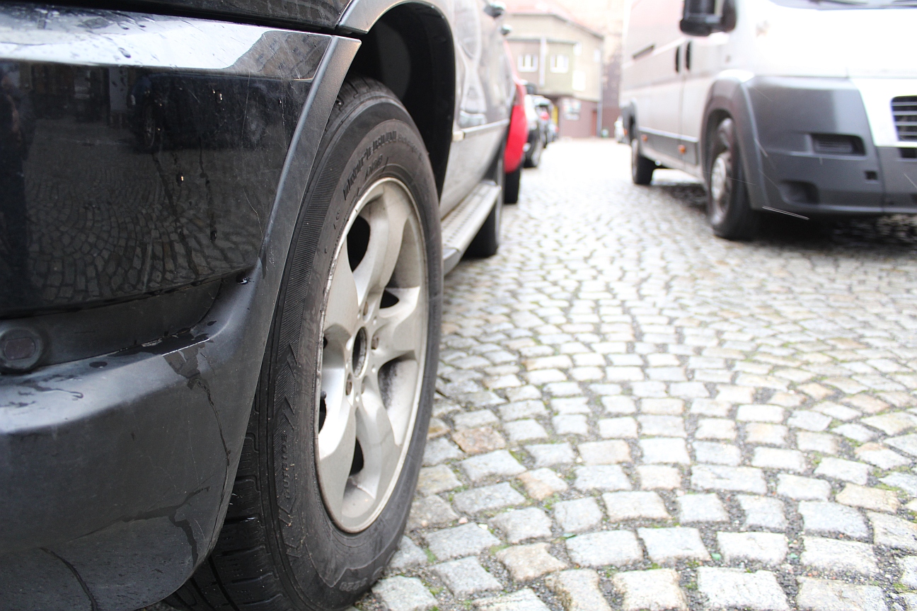 Śnieg zaskoczył kierowców. Dwa razy więcej kolizji