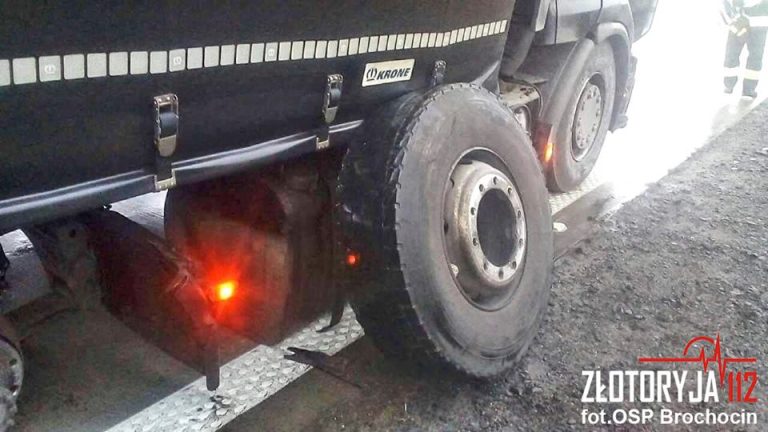 Urwał koło na autostradzie (FOTO)