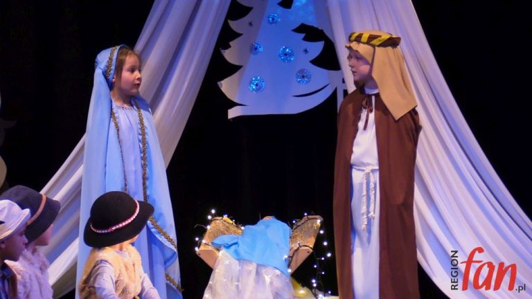Kolędnicy na scenie teatru (FOTO, WIDEO)