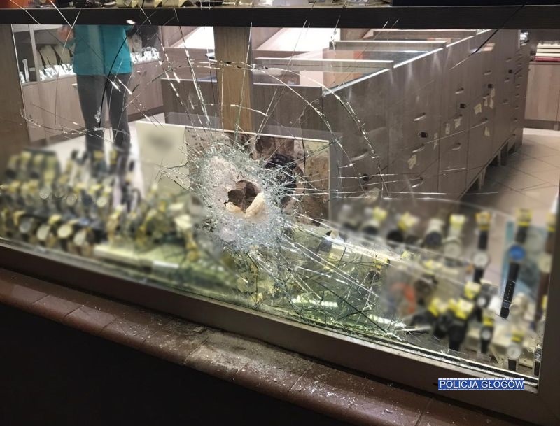 Z młotkiem poszedł po zegarki