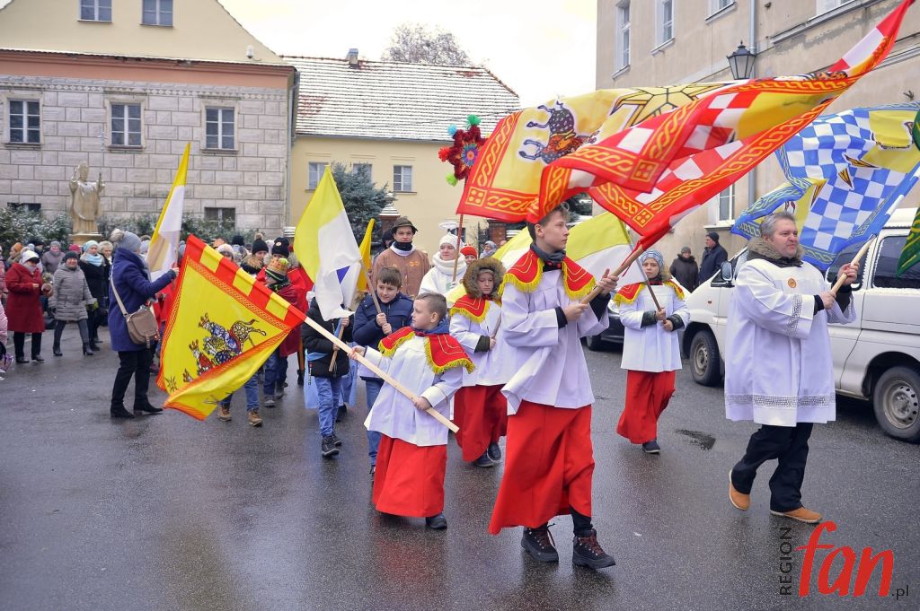 Radosne orszaki ulicami miasta (FOTO, WIDEO)