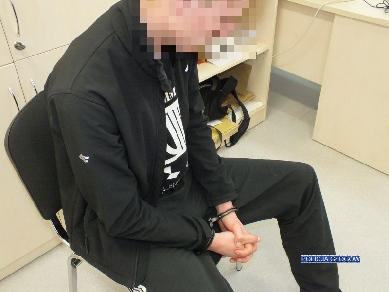 We dwóch ukradli perfumy za ponad 500 zł. Jeden już wpadł
