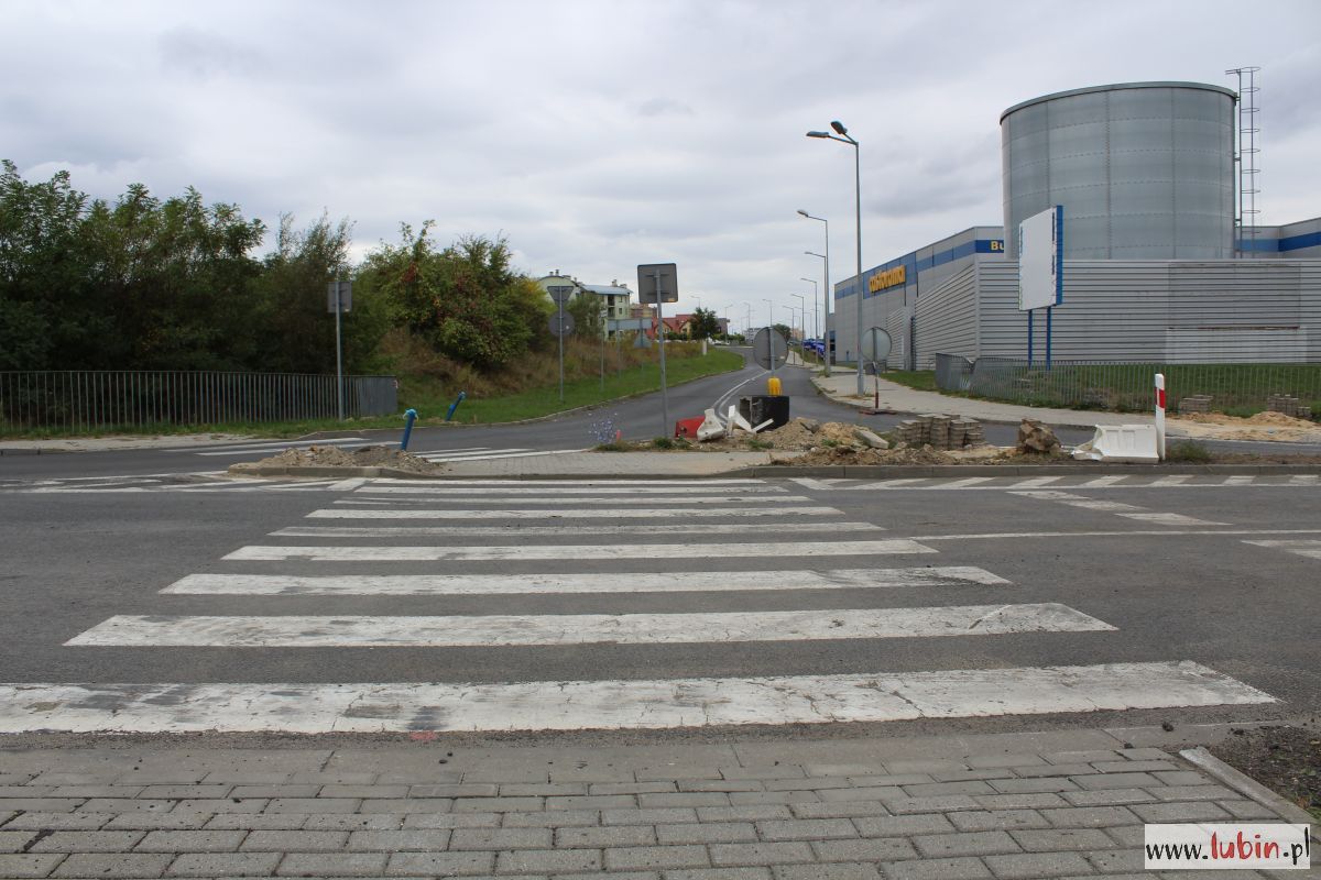 Świateł przy Castoramie nadal nie ma. Kiedy będą?