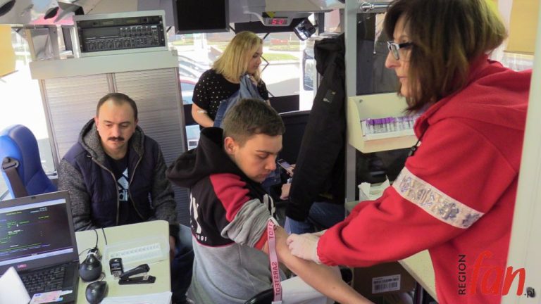 Do krwiobusa ustawiła się kolejka (FOTO, WIDEO)