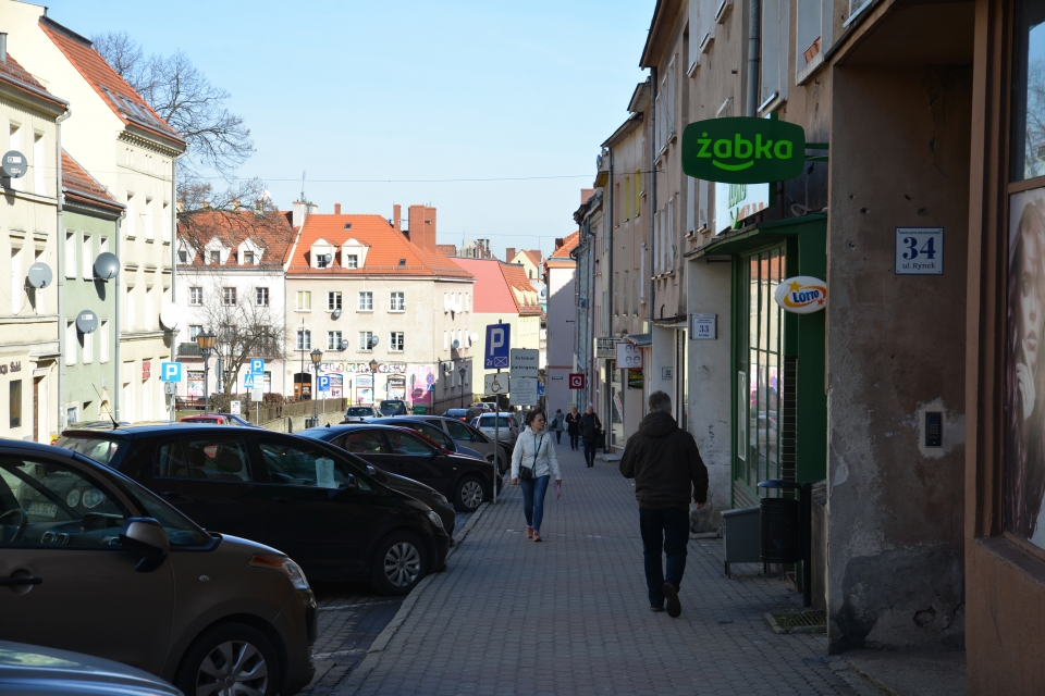 Napad z bronią w ręku na dwa sklepy w centrum miasta