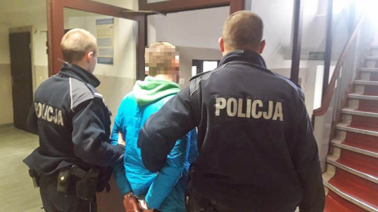 Groził nożem kobiecie i żądał pieniędzy (FOTO)