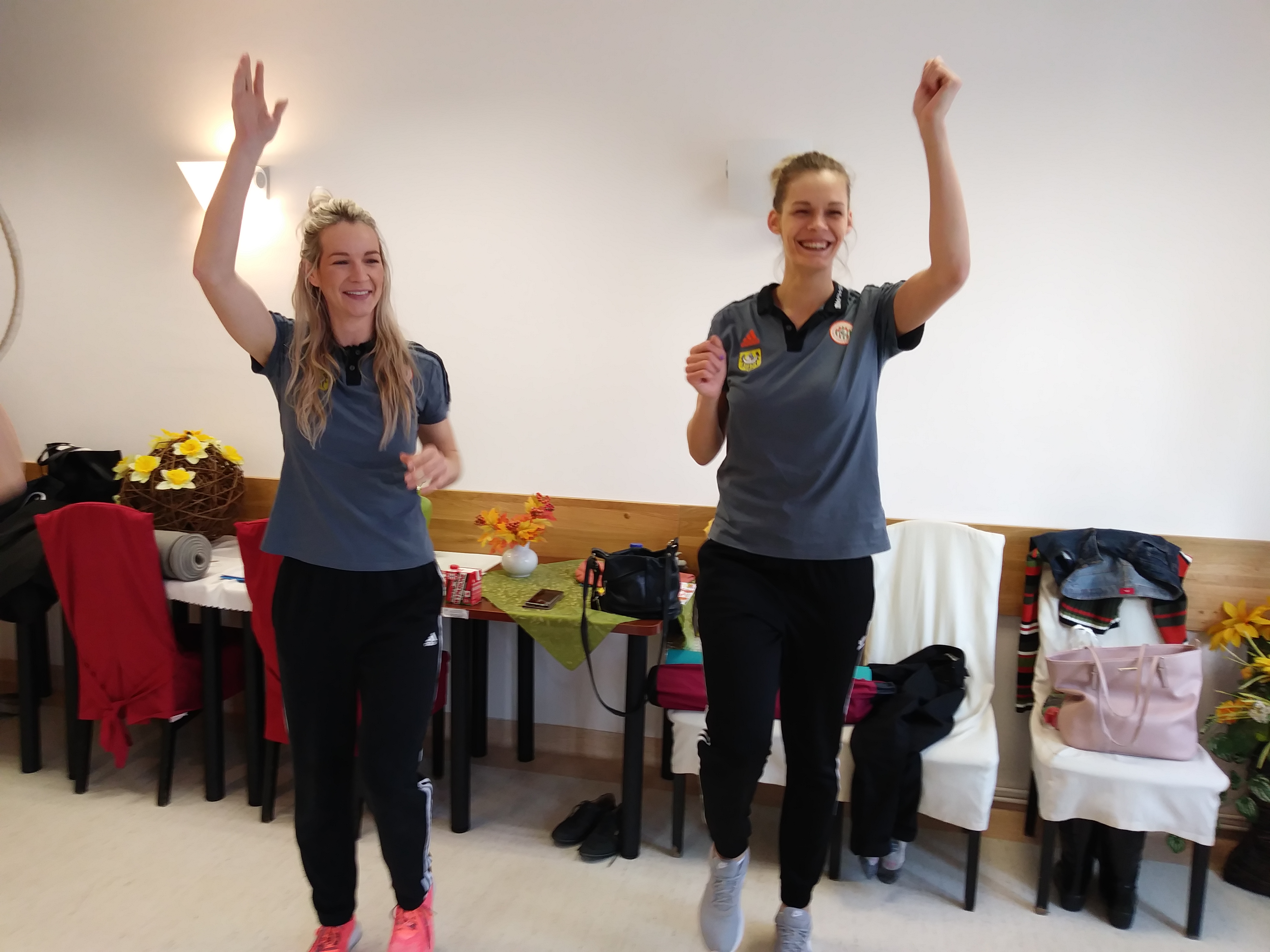 Szczypiornistki z wizytą u Seniorów (FOTO)