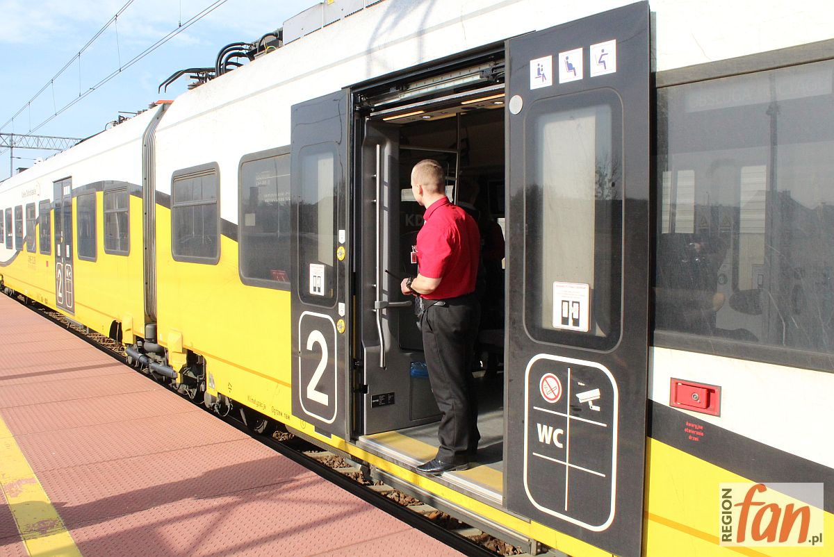 Konduktorzy z dala od podróżnych