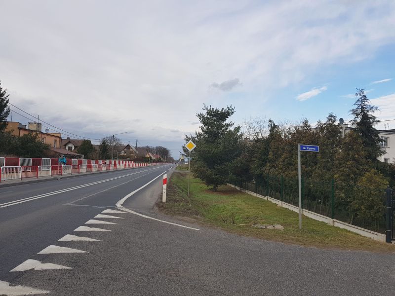 Będzie chodnik przy krajowej „12” w Radwanicach