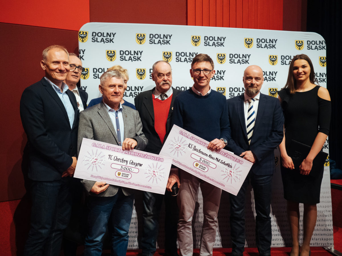 Kluby sportowe z finansowym wsparciem (FOTO)