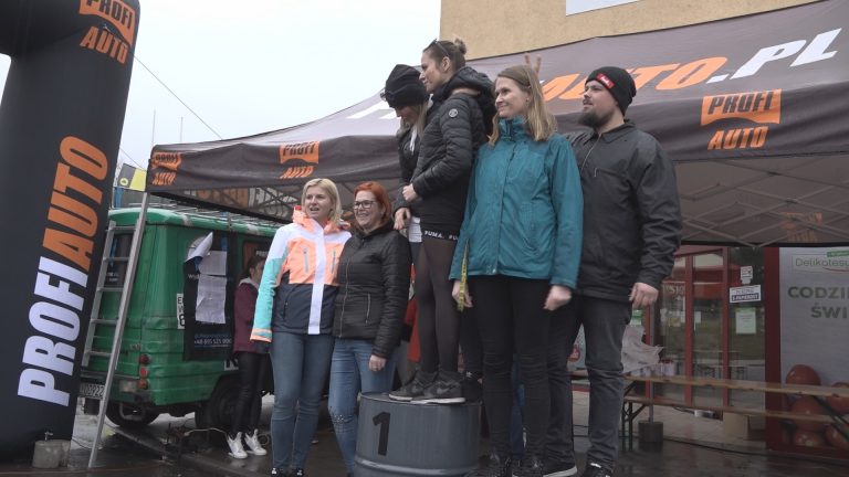 Kobiece święto przy ryku silników (WIDEO)