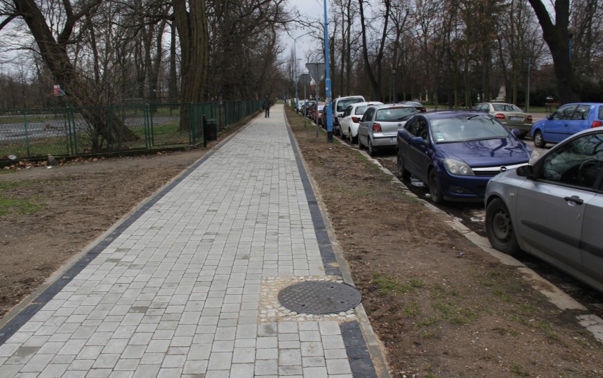 Nowy chodnik przy Orła Białego