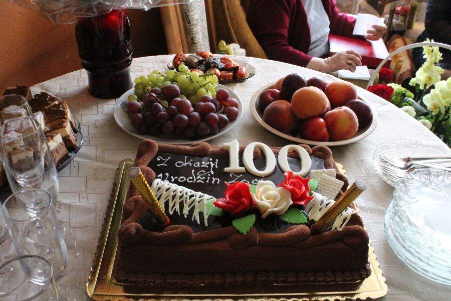 Wśród sąsiadów mamy 14 stulatków. Większość z nich to panie