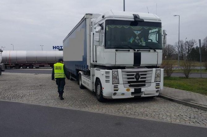 Ukraiński kierowca wpadł na autostradzie