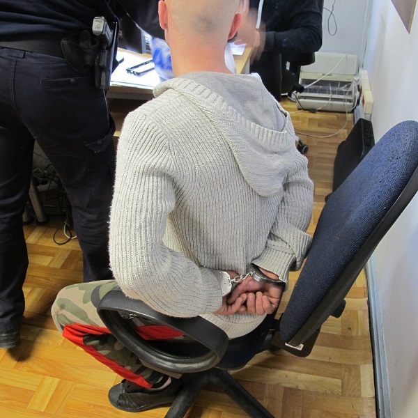 Bili po twarzy i kopali po całym ciele (FOTO)