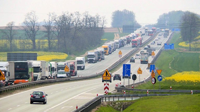 Ogromne korki na A4. Niemcy rozpoczęli długi weekend