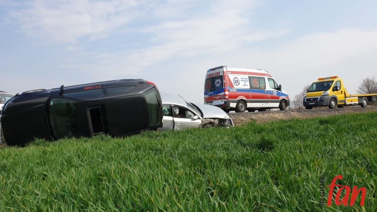 Dwa audi wylądowały w rowie (FOTO)