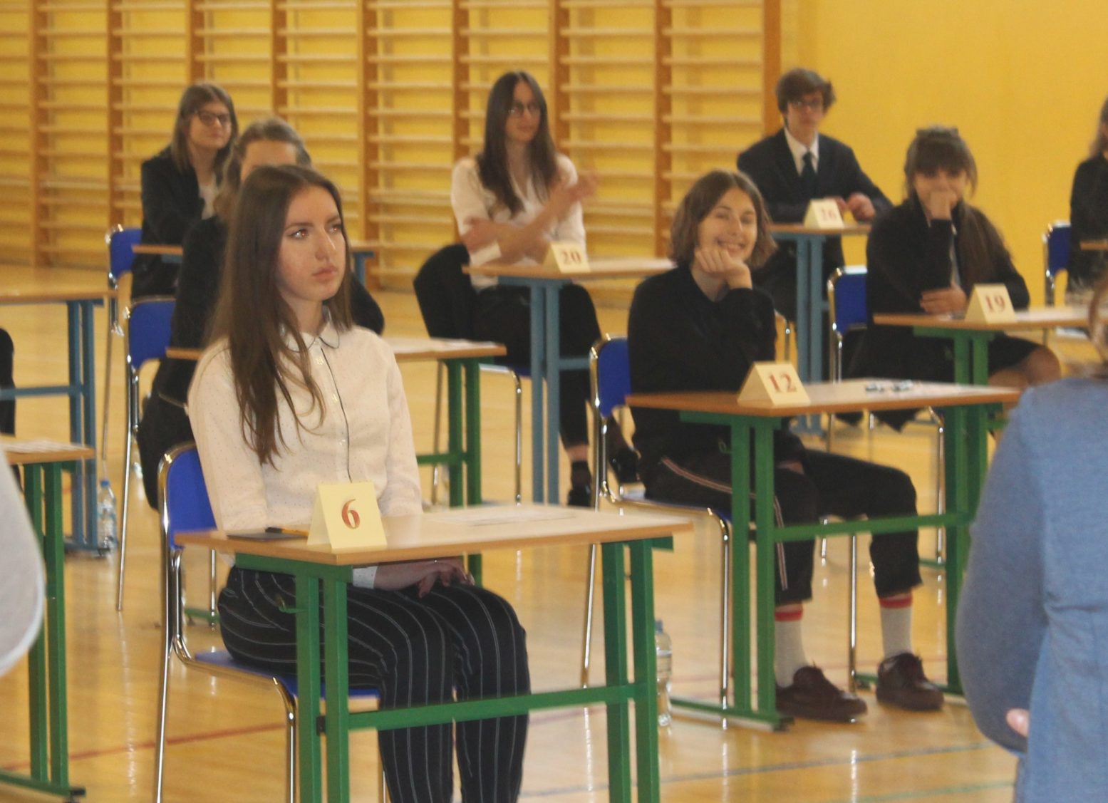 Uczniowie przystąpili do egzaminów. Jak przebiegają w Lubinie? (WIDEO)