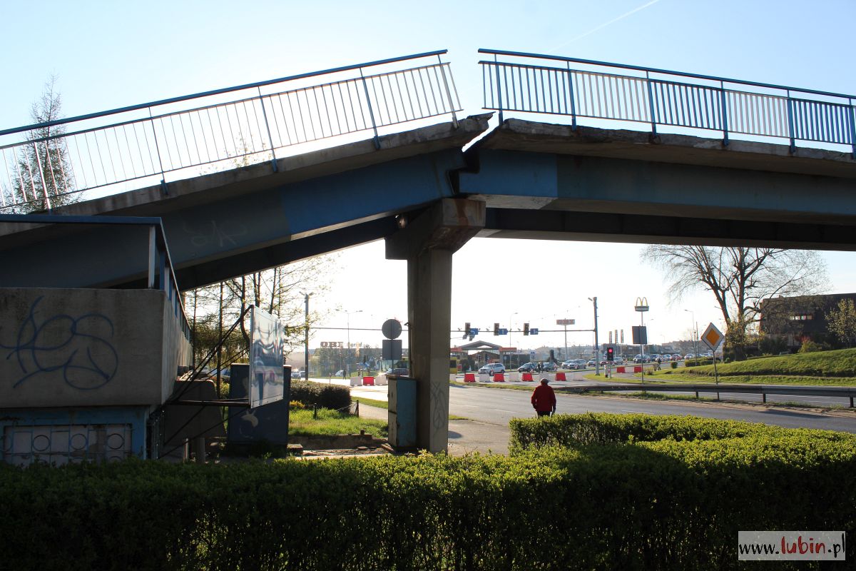 Chcą odbudować lub przebudować kładkę, ale na razie ją zabezpieczą