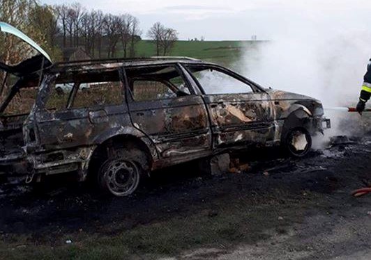 Samochód spłonął doszczętnie (FOTO)