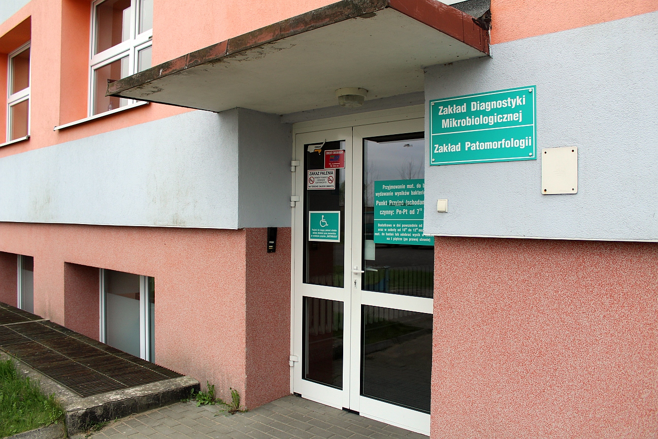 Ryszard G. usłyszał dwa zarzuty znieważania zwłok