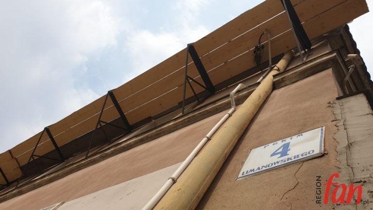 43-latek chciał skoczyć z rusztowania