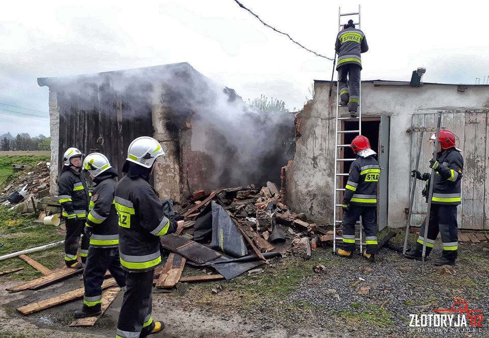 Walczyli z pożarem szopy (FOTO)