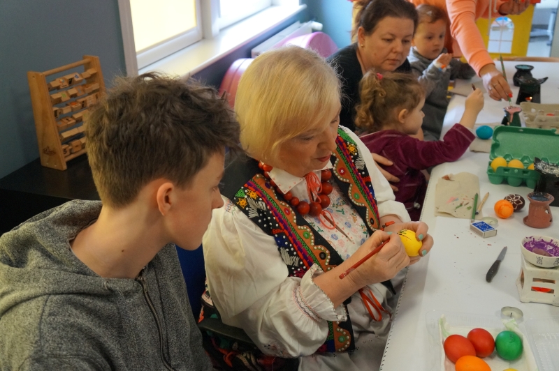 Mali pacjenci uczyli się tworzyć pisanki