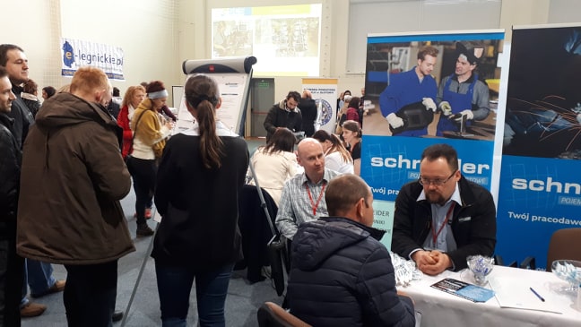 Pracy poszukaj na targach