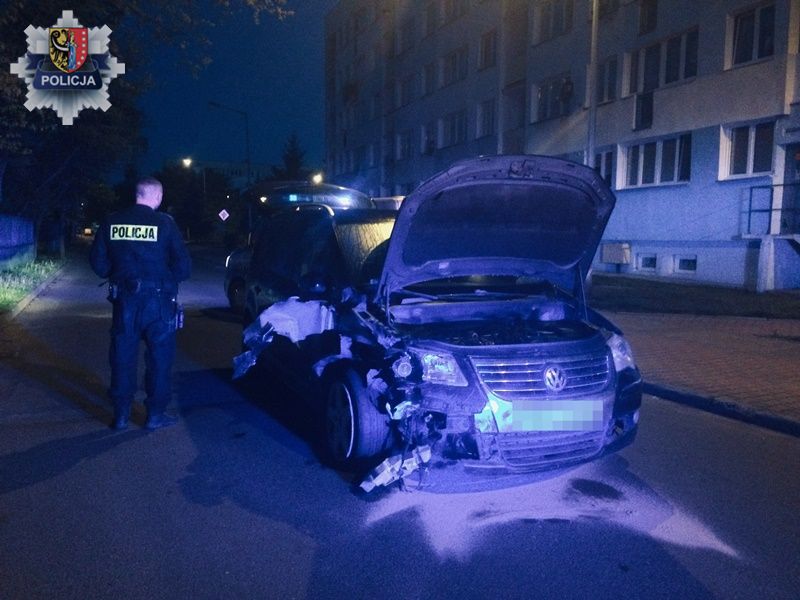 Parkował „pod wpływem”. Uszkodził siedem aut