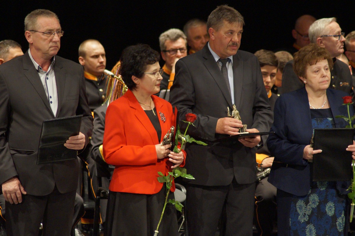 Była akademia i odznaczenia, a później zabawa