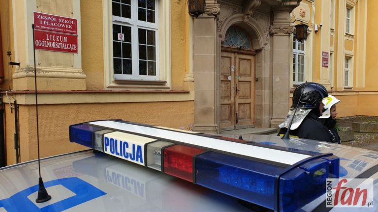 Alarmy bombowe w szkołach [FOTO, WIDEO]