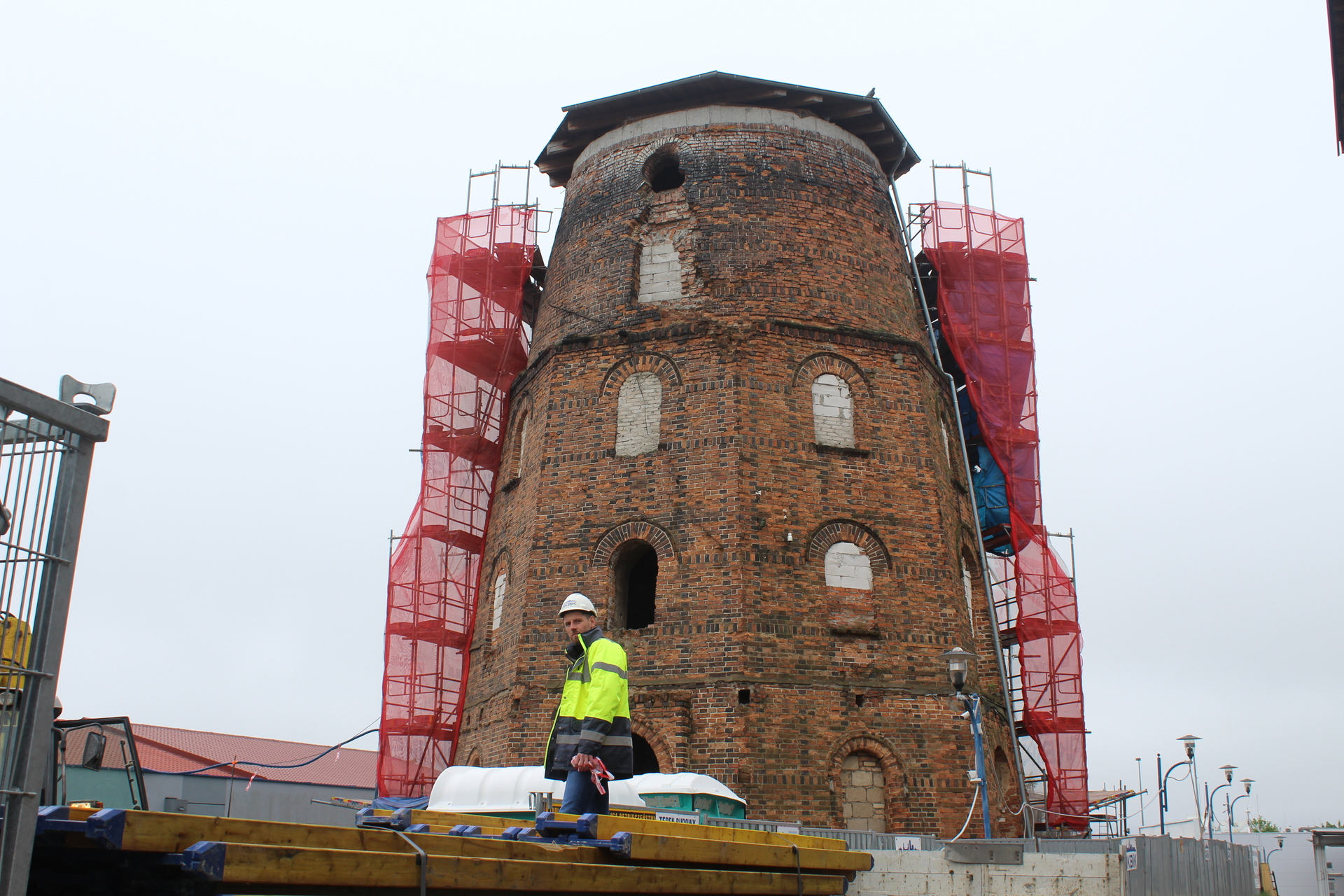 Polkowicki wiatrak zmienia oblicze (WIDEO, FOTO)