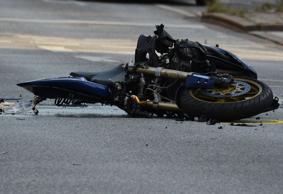 Motocyklista nie przeżył zderzenia z busem