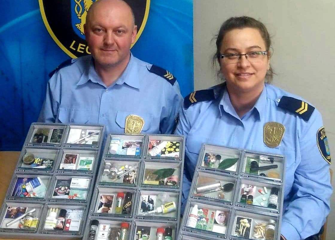 Atrapy narkotyków u miejskich strażników (WIDEO)