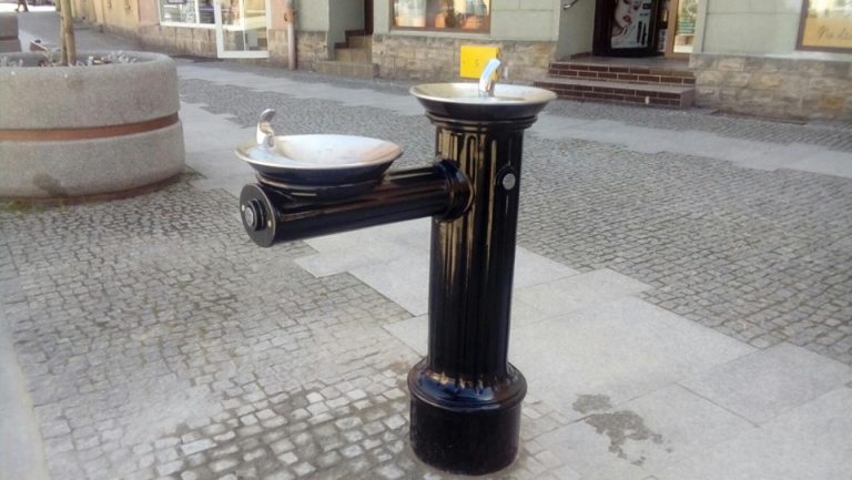 Pijcie złotoryjską kranówę! W mieście stanął uliczny zdrój