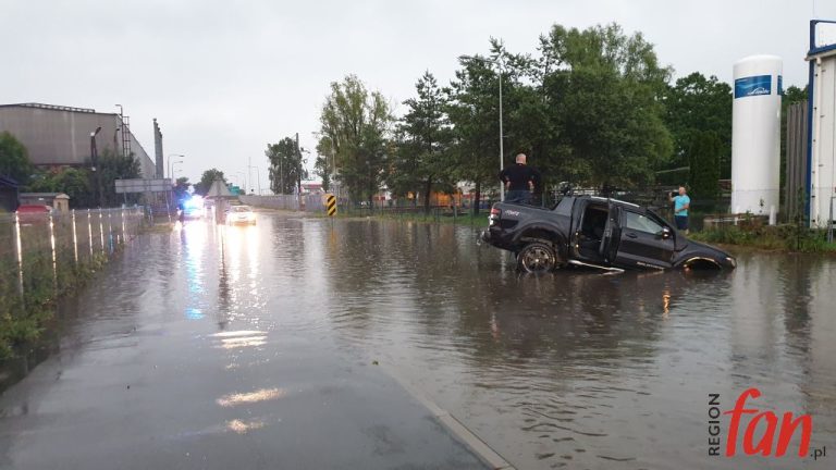 Obfite opady sparaliżowały miasto (FOTO, WIDEO)