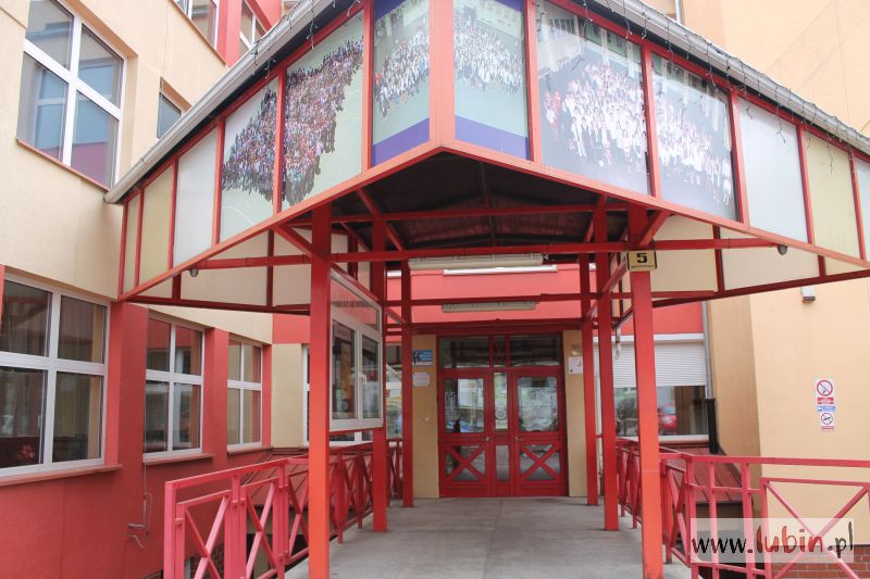 III LO zmienia adres