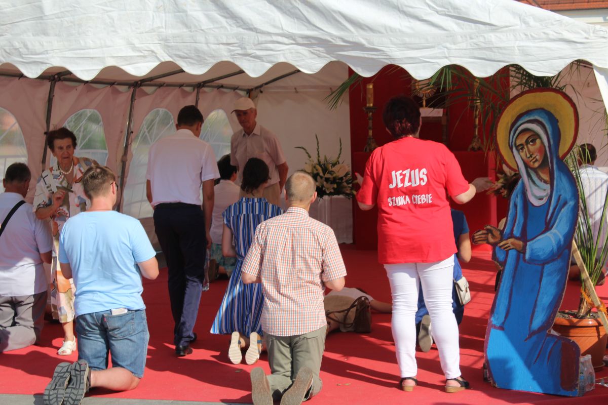 Wierni spotkali się z Jezusem w Rynku (FOTO)