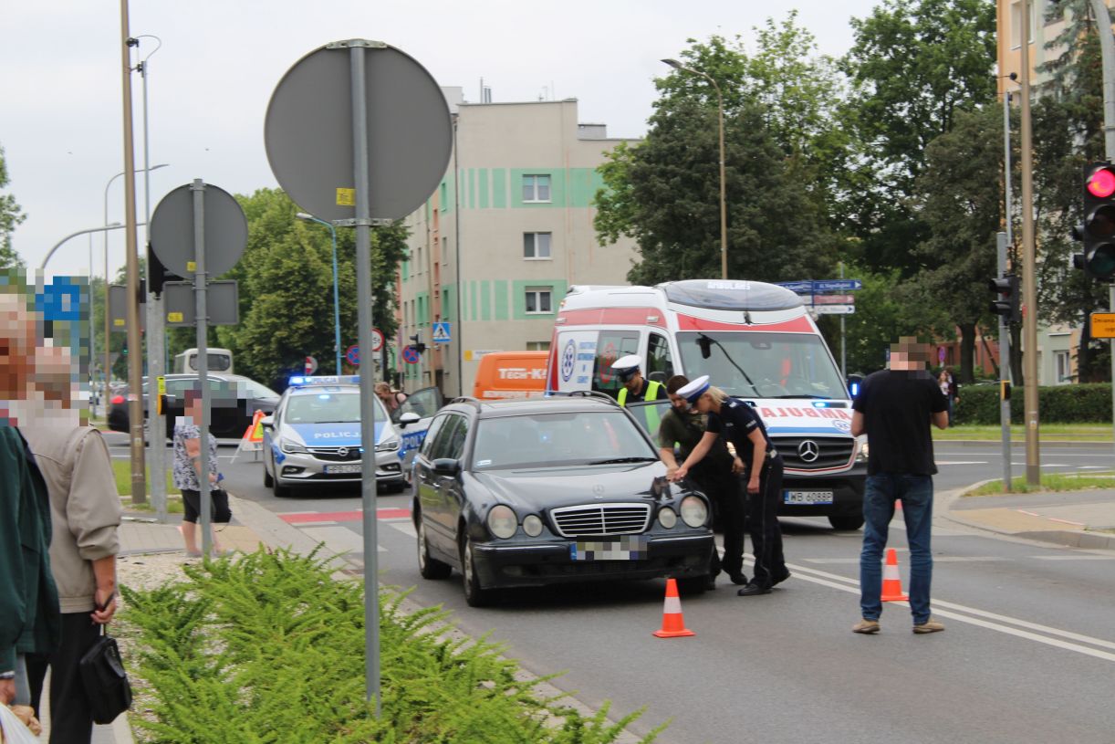 18-latek potrącony na pasach (FOTO)