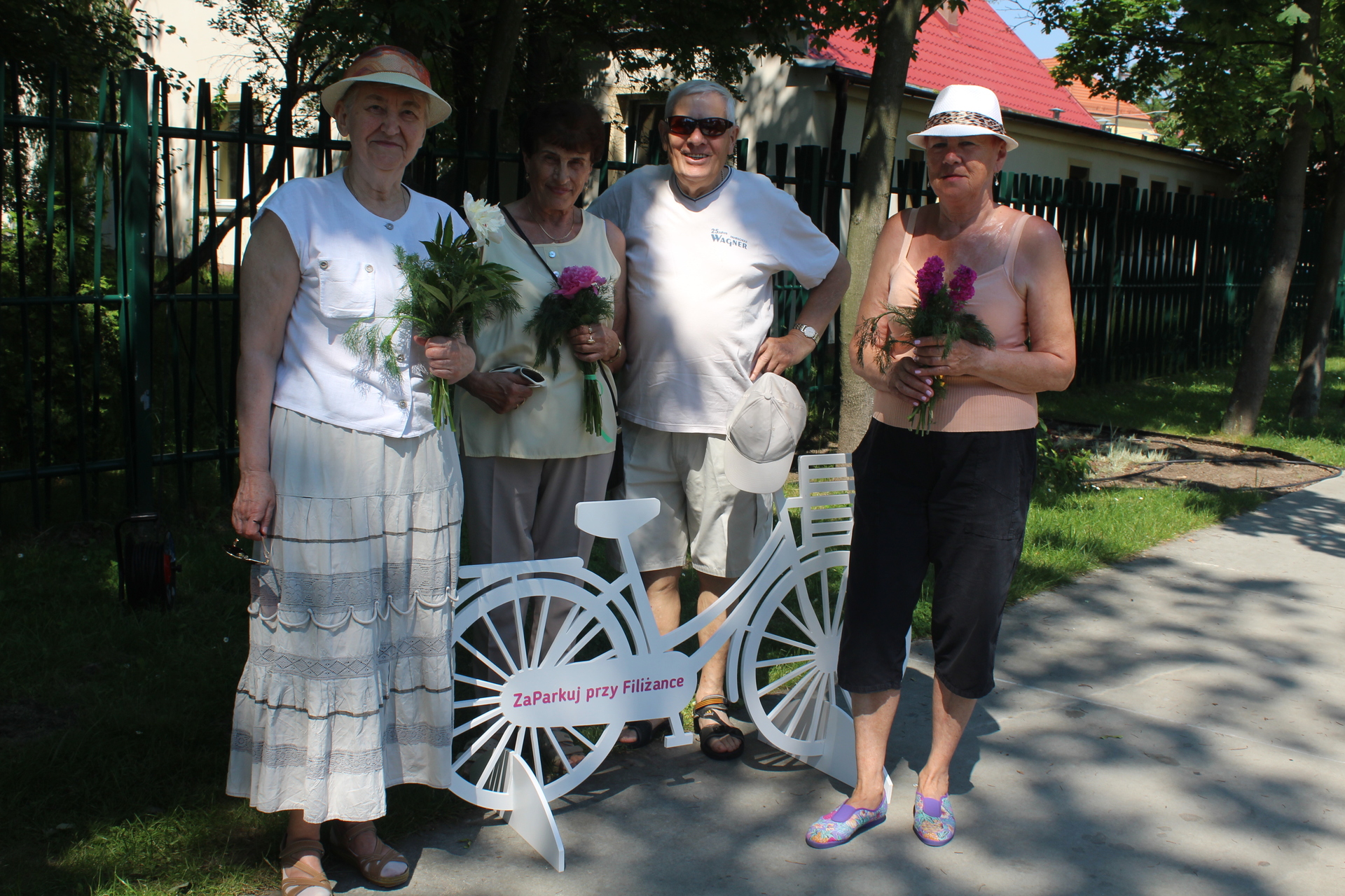 Polkowiccy seniorzy w parku, przy filiżance (FOTO)