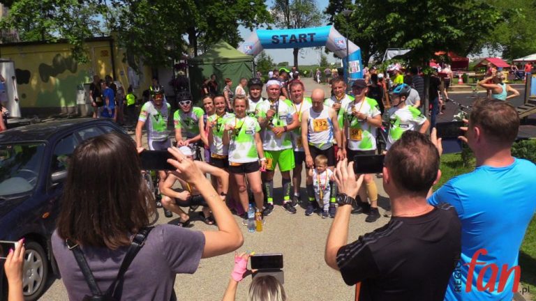 Pobiegli w półmaratonie, oddali hołd koledze (FOTO)
