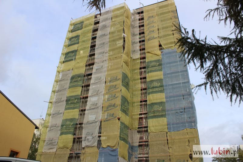 Spadli z ósmego piętra. Prokuratura oskarża właściciela firmy i kierownika