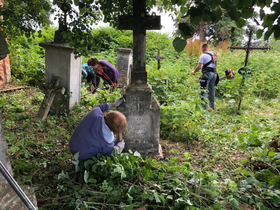 Ratowali mogiły przodków w Tuligłowach (WIDEO, FOTO)