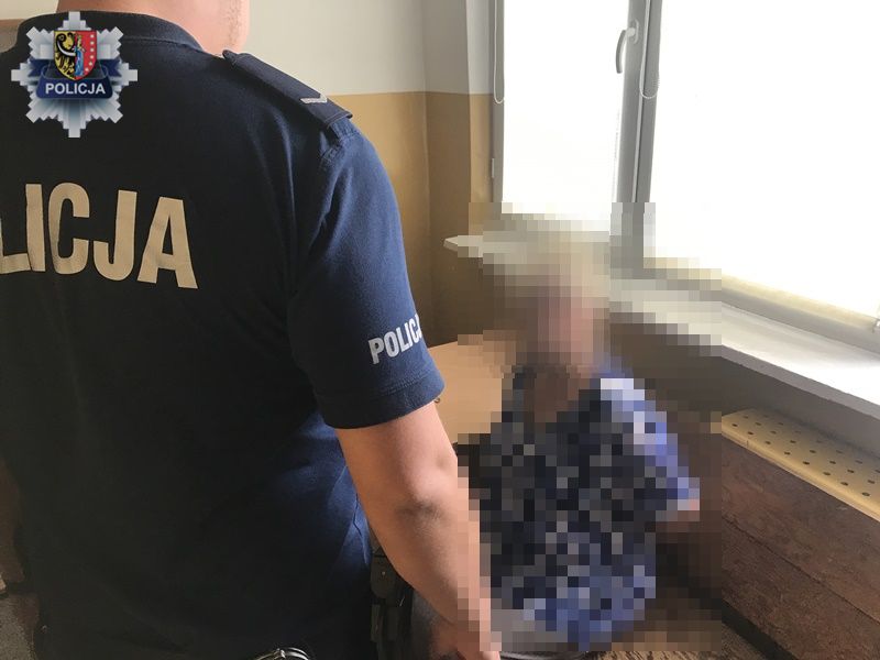 Zniszczyła pięć nagrobków