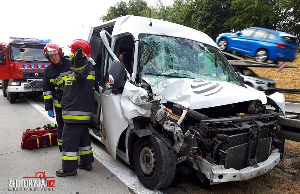 Zderzenie busa z ciężarówką na A4 (FOTO)
