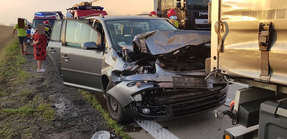 Uderzył w ciężarówkę na A4